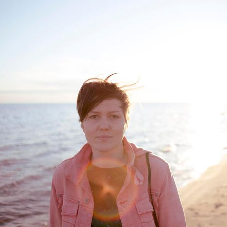 Vuoden kuluessa Liisa alkoi viihtyä ulkona yhä paremmin. Jos hän oli nukkunut huonosti kotona, hän saattoi suunnata seuraavaksi yöksi ulos. Siellä uni tuli yleensä hyvin.