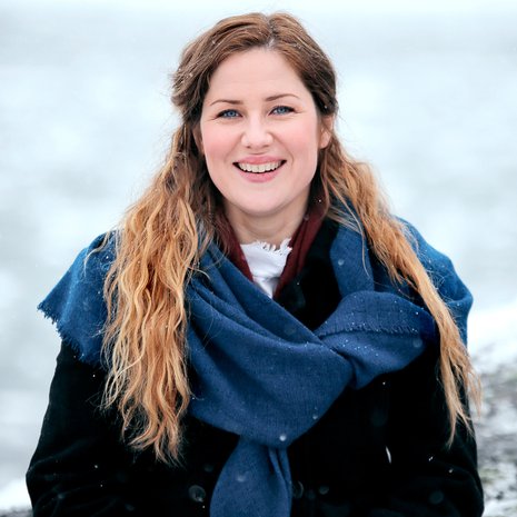 Laura Alajääski näyttelee nimiroolin Helsingin kaupunginteatterin suurmusikaalissa Myrskyluodon Maija, joka kertoo nuoren naisen kasvutarinan.