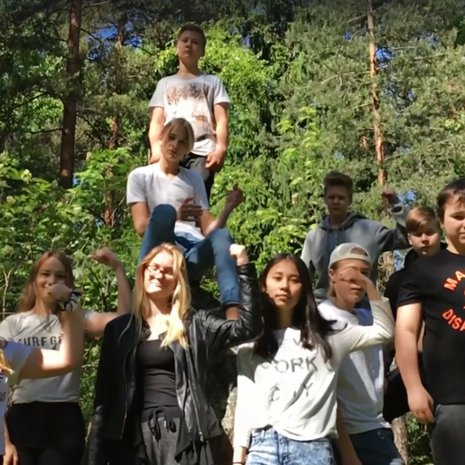 Meissä on voimaa! Korsolaiset nuoret rohkaisevat ikätovereitaan puhumaan liiallisesta alkoholinkäytöstä kotona.