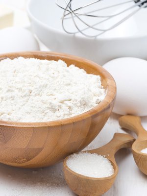 Siis ööh. Ohjeessa puhutaan desilitroista, pussin kyljessä grammoista. Paljonko painaa yksi desilitra?