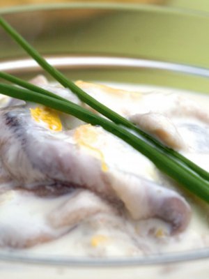 Graavatut ja maustetut silakat ovat kesän upeaa klassikkoruokaa.