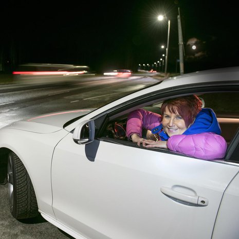 Anita työskentelee autoliikkeessä autojen liikuttajana ja "jokapaikanhöylänä". "Osaan arvostaa työssä viihtymistä, sillä aina niin ei ole ollut."