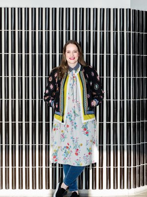 Marjo Lyyran kymmenhenkisessä perheessä kännykät viedään yöksi parkkiin.