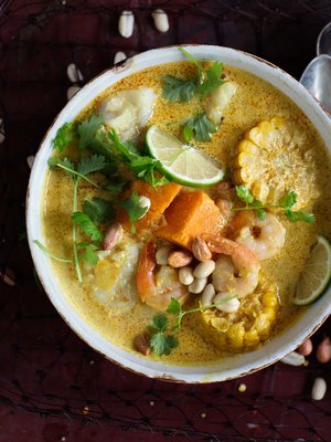 Biche de pescado on keittomainen, makeansuolainen kala-katkarapupata.