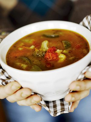 Pesto maustaa papukeiton.