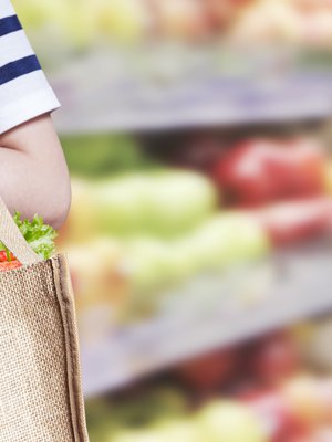 Onko sinulla yleensä kauppareissulla mukana oma kassi? Se on hyvä askel kohti muovin vähenemistä maailmassa.