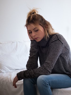 Omassa päässä huolet paisuvat usein valtaviksi. Siksi läheisille puhuminen on tärkeää. ”Kun puhumme huolista jollekin, mittasuhteet palautuvat yleensä normaaleiksi”, sanoo kriisityöntekijä Veli-Matti Husso.