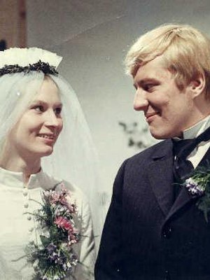 Tästä yhteinen elämä alkoi. Elina (Titta Karakorpi) ja Akseli (Aarne Sulkanen) saivat toisensa Edvin Laineen elokuvassa Täällä Pohjantähden alla (1970). 