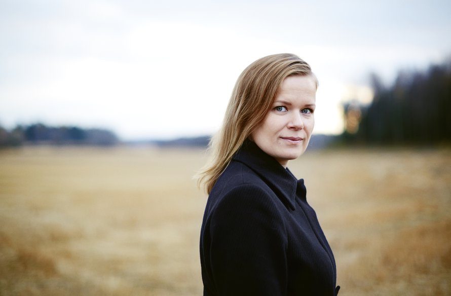 Selma Vilhusen ohjaama elokuva Tyttö nimeltä Varpu kertoo isää etsivästä tytöstä. Selman lyhytelokuva Pitääkö mun kaikki hoitaa? valittiin 2014 Oscar-ehdokkaaksi ensimmäisenä suomalaisena lyhytelokuvana.