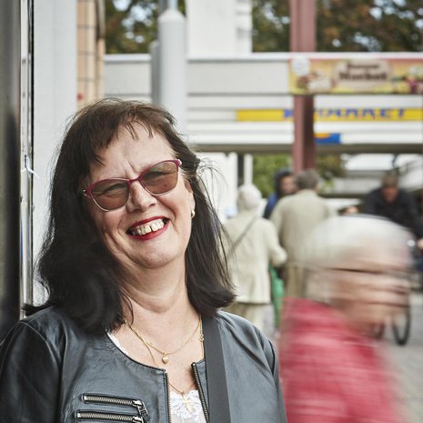 Mikaéla sai tietää biologisen äitinsä nimen vasta äidin kuoltua. ”Onneksi ei ollut liian myöhäistä löytää sisaruksia.”