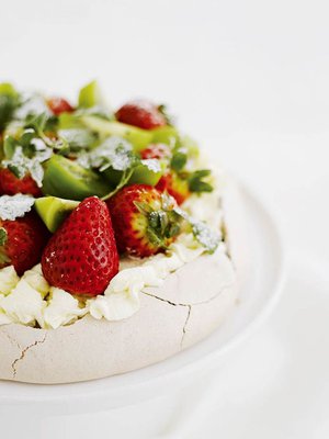 Rapea marenkikakku valmistuu nopeasti valmistujaispöytään.