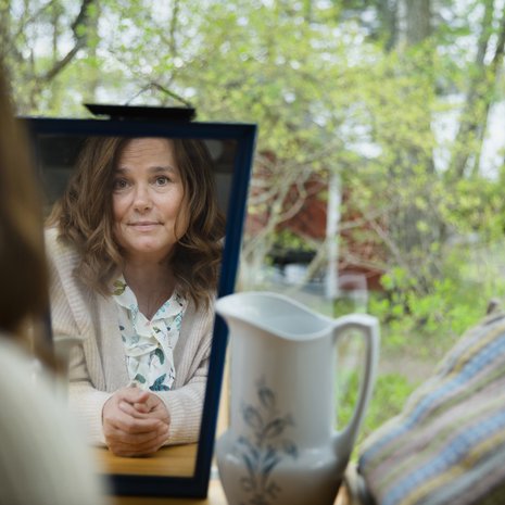 ”Kirsi yritti olla rempseä silloinkin, kun hänelle naurettiin tai yleisöstä huudettiin törkeyksiä. Minä näin hämmennyksen hänen silmissään”, sisko Kati Lahti sanoo.