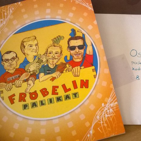 Kahdeksanvuotias Osku on saanut lukuisia kirjeitä jutun ilmestymisen jälkeen. Tämän kuvan lähetti Oskun äiti Ritva.