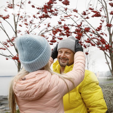 Elämänkumppaniaan Ninniä Jussi kuvailee ”hyvällä tavalla aika onnelliseksi ihmiseksi”. Sellaiseksi, joka rakastaa varhaisia aamuja, joka huomaa kävelyllä pikkulinnut ja muut pienet kauniit hetket. ”Vaikka elämässä on ollut paljon vaikeaakin, rakkauteen olen uskonut aina”, Jussi sanoo.