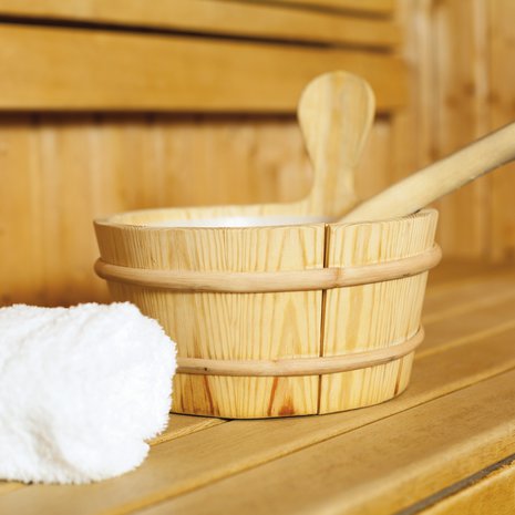 Joltakin puuttuu toinen rinta, toisella on selluliittia. Kuinka kauniita ihmiset ovatkaan, jokainen muhkura! Näin ajattelee ammattipesijä.