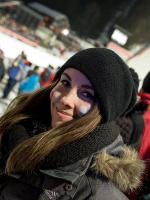 ”Yksi lapsuudenunelmani toteutui, kun pääsin katsomaan mäkihyppykilpailua paikan päälle Bischofshofeniin”, Anneli sanoo.