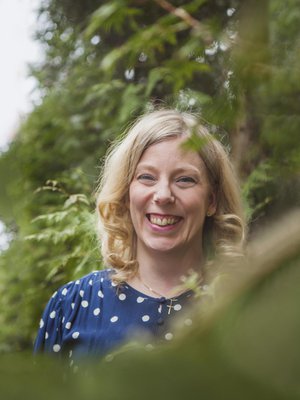 ”Viime vuodet olen pystynyt rakentamaan uutta ja luottamaan elämään. Enää ei ole tarvinnut rypeä menneissä vaikeuksissa”, Johanna miettii.