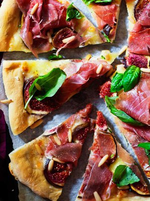 Parmankinkku-viikunapizza on perjantaipizzojen aatelia.