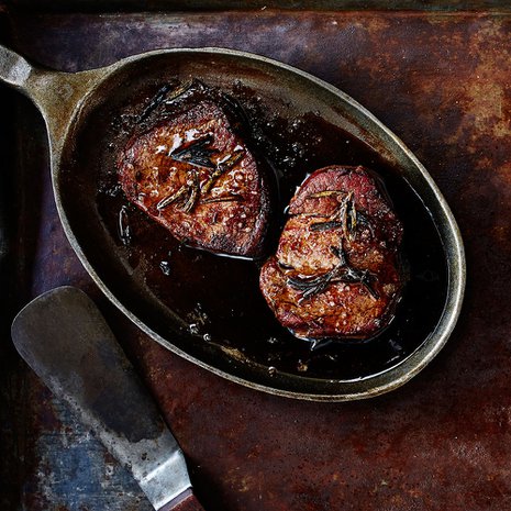 Hyvä pihviliha kaipaa vain pippuria ja suolaa ja kunnon paistopinnan.