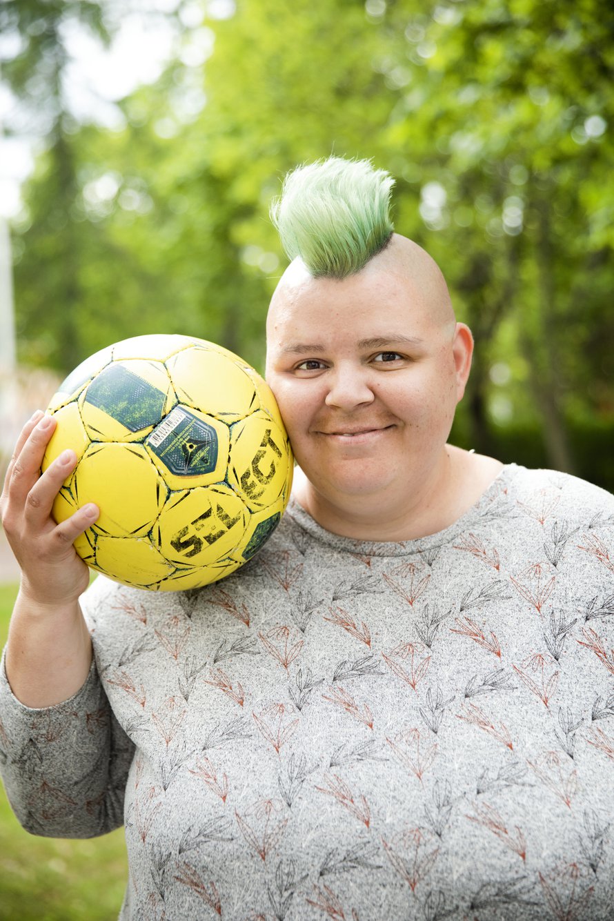 ”Pitkään ihmettelin, mikä on tämä outo tunne. Se on se tunne, kun kaikki on hyvin.” Kaksisuuntaisen mielialahäiriön aisoihin saanut Laura Nuutinen, KK15/2022