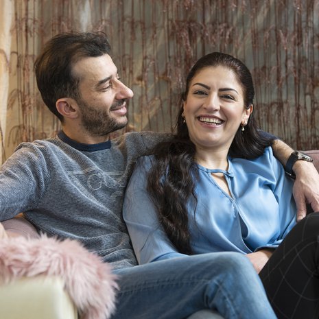 ”Rakastan Wafaata tuhatsataprosenttisesti, olen yhä kuin vastarakastunut, jonka sydän sanoo pam pam pam”, Ali kertoo.