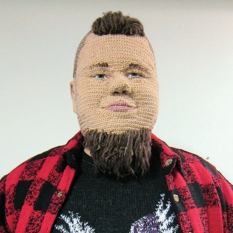 Liisa Hietasen veli oli tyytyväinen virkattuun itseensä.