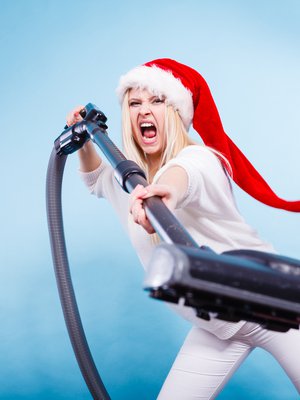 Kyllä lähtee! Lika nimittäin. Toinen vaihtoehto on sytyttää kynttilä.