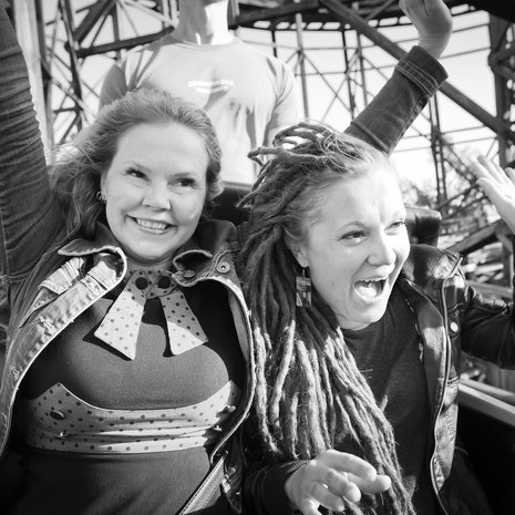 "Minulla on vielä paljon oppimista Lauran välittömyydestä ja rohkeudesta", Katja Kettu (vas.) sanoo.