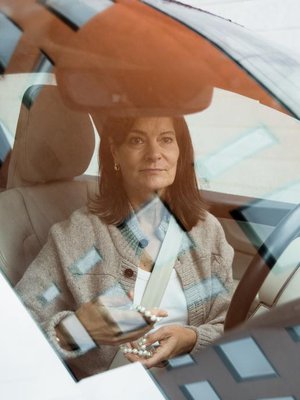 Hanna on tehnyt oman hoitotahtonsa. ”Minut saa muuttaa hyvissä ajoin senioritaloon tai paikkaan, jossa on vähän apua. Kenenkään ei pidä hoitaa minua uupumiseen asti.”