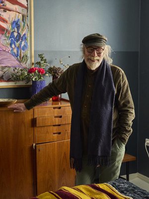 Vesa Vierikko tuli kylään kaksioon, jossa asui lähes 40 vuotta sitten. Nyt siellä asuu näyttelijäkollega Aksa Korttila.