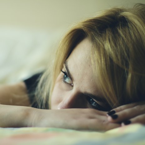 Läheiset voivat huomata oireet helpommin kuin masentunut itse. ”Kun masennusta ymmärtää, ei ota itseensä, jos toinen äksyilee”, Pirjo-Riitta Liimatainen sanoo.