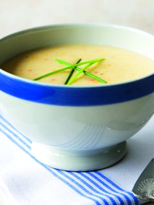 Kookosmaito pehmentää kasvissosekeiton. 