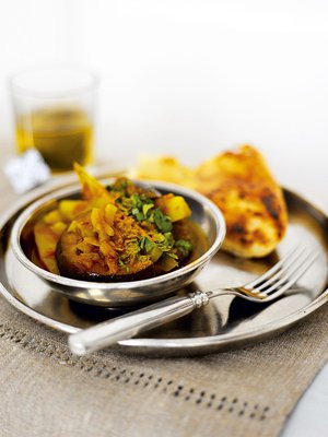 Munakoiso-perunamuhennoksen raaka-aineet löytyvät helposti lähikaupasta, ja se on edullista valmistaa.