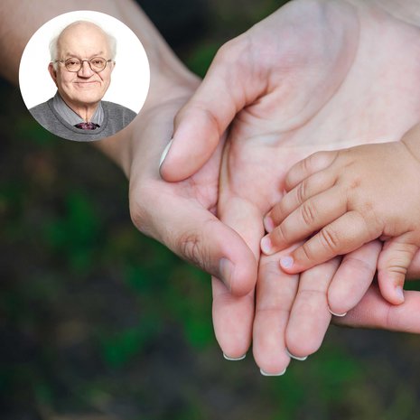 Kulttuuri vaikuttaa kiintymyssuhteisiin, sanoo lastenpsykiatri Jari Sinkkonen. ”Etelä-Euroopassa on varmasti enemmän ristiriitaisia kiintymyssuhteita ja tunnepitoisempaa vuorovaikutusta kuin Pohjois-Euroopassa. Meillä sodan traumat vaikuttavat siihen, miten lapsia kasvatettiin 1940-luvun lopulla ja 1950-luvulla. Kaikki tekivät kauheasti töitä.”