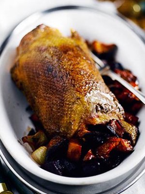 Sorsan maku pehmenee, kun lihan hauduttaa uunissa.