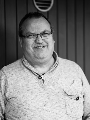 "Monet sanovat, että meikäläiselle on helppo kertoa asioita. Olen kuin Leelian lepotuoli. Ehkä se johtuu nallekarhumaisesta olemuksestani", Jyrki Metsola sanoo.