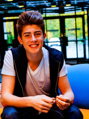 Robin eli Robin Packalen hurmaa kaiken ikäiset naiset. Kuva Heikki Salonen.