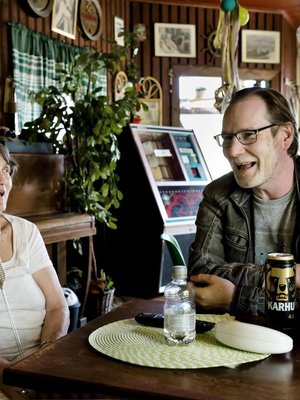 ”Kun joku kysyy, millainen Annelin baari on, vastaan aina, että istukaapa täällä hetki, niin saatte tietää. Tätä paikkaa ei voi selittää sanoilla”, Matti Puranen sanoo.