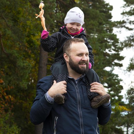”Lainan ristiäisissä pappi sanoi, että elämä on laina. Joskus olemme vaimon kanssa miettineet, oliko Laina-nimi jokin enne. Tietenkään ei ollut”, Henry Liukko-Sipi sanoo.