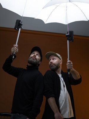 Juho ja Tunna Milonoffilla on minuutti ikäeroa ja samat geenit. Lapsuudenperheessään kaksoset oppivat myös saman intohimon elämään ja työhön. Kun he sitten aikuisina uupuivat lähes yhtä aikaa, veli osasi auttaa paremmin kuin kukaan muu.