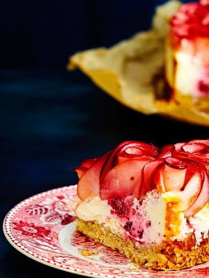 Ihanat omenaruusut kruunaavat juustokakun - opi, miten ne tehdään!