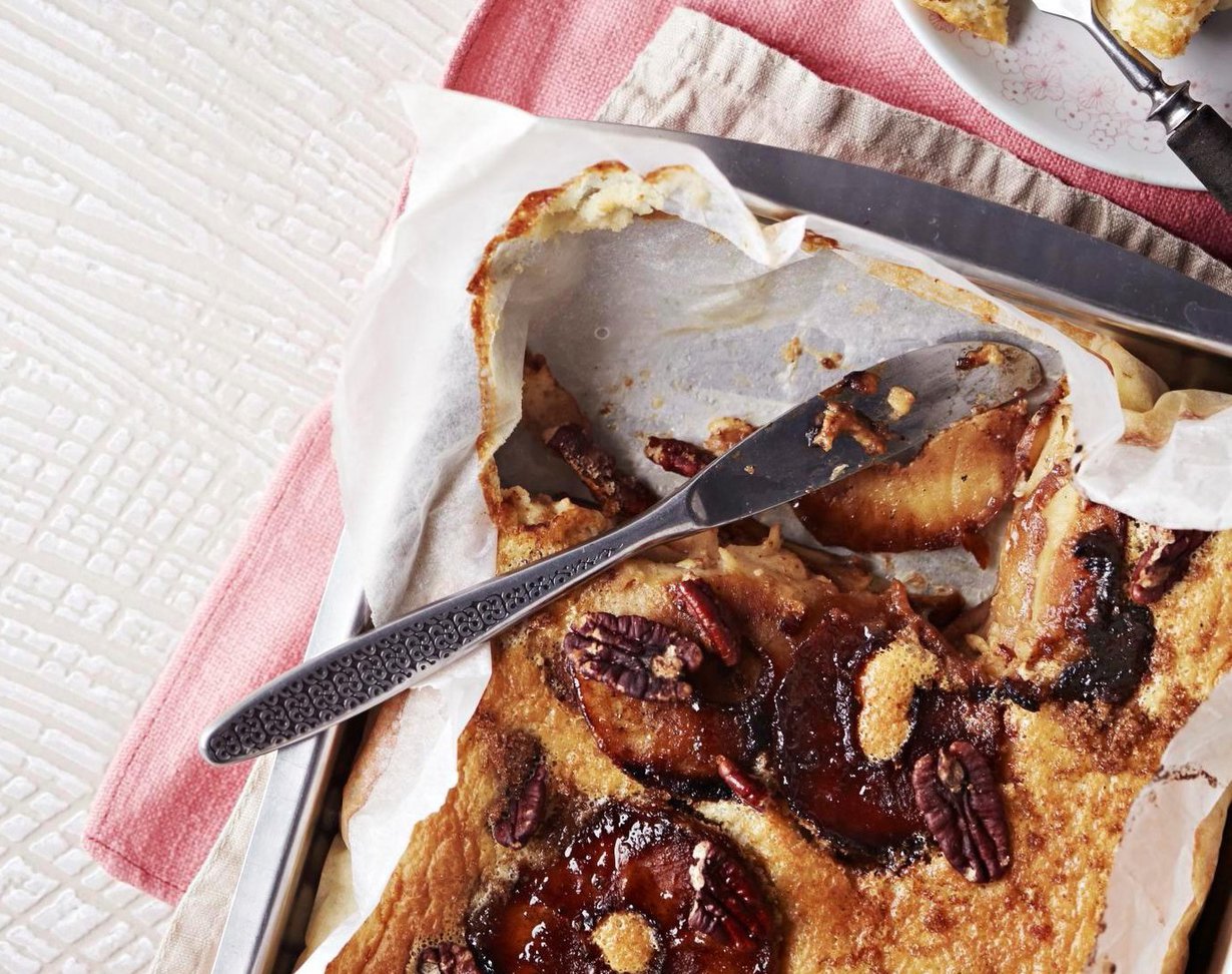 Kaada pannarin päälle kunnon loraus vanhan ajan vaniljakastiketta. Tästä ei pannari herkummaksi muutu!