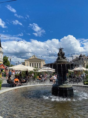 Tampereeseen kannattaa tutustua toreilta käsin. Keskustori (kuvassa) näyttää kaupungin komean paraatipuolen. Parhaat turinat löytyvät Tammelantorilta ja kauneimmat järvimaisemat Laukontorilta.