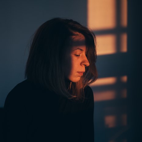 Itsekritiikki ei ole aina sama asia kuin perfektionismi. ”Ongelma ei ole se, että asettaa riman korkealle, vaan se, mitä tapahtuu, kun jää riman alle”, sanoo työterveyspsykologi Ronnie Grandell.