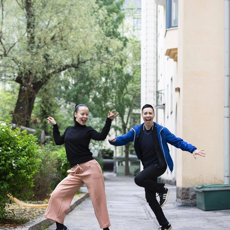 Piian (kuvassa vasemmalla) ja Santran suhteessa tanssi on yhteinen intohimo.