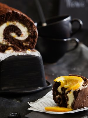 Suklaata ja appelsiinia maustaa ripaus lakua.