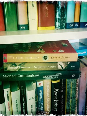 Kesän kynnyksellä pokkareita myydään kierrätyskeskuksessa tavallista enemmän.