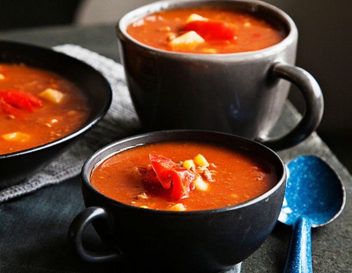Tex mex -tyylinen jauhelihakeitto lämmittää pakkasella.
