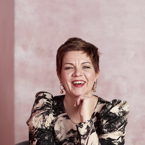 Riikka Ahtiainen lähti uusille urille niin työelämässään kuin tyylissäänkin.