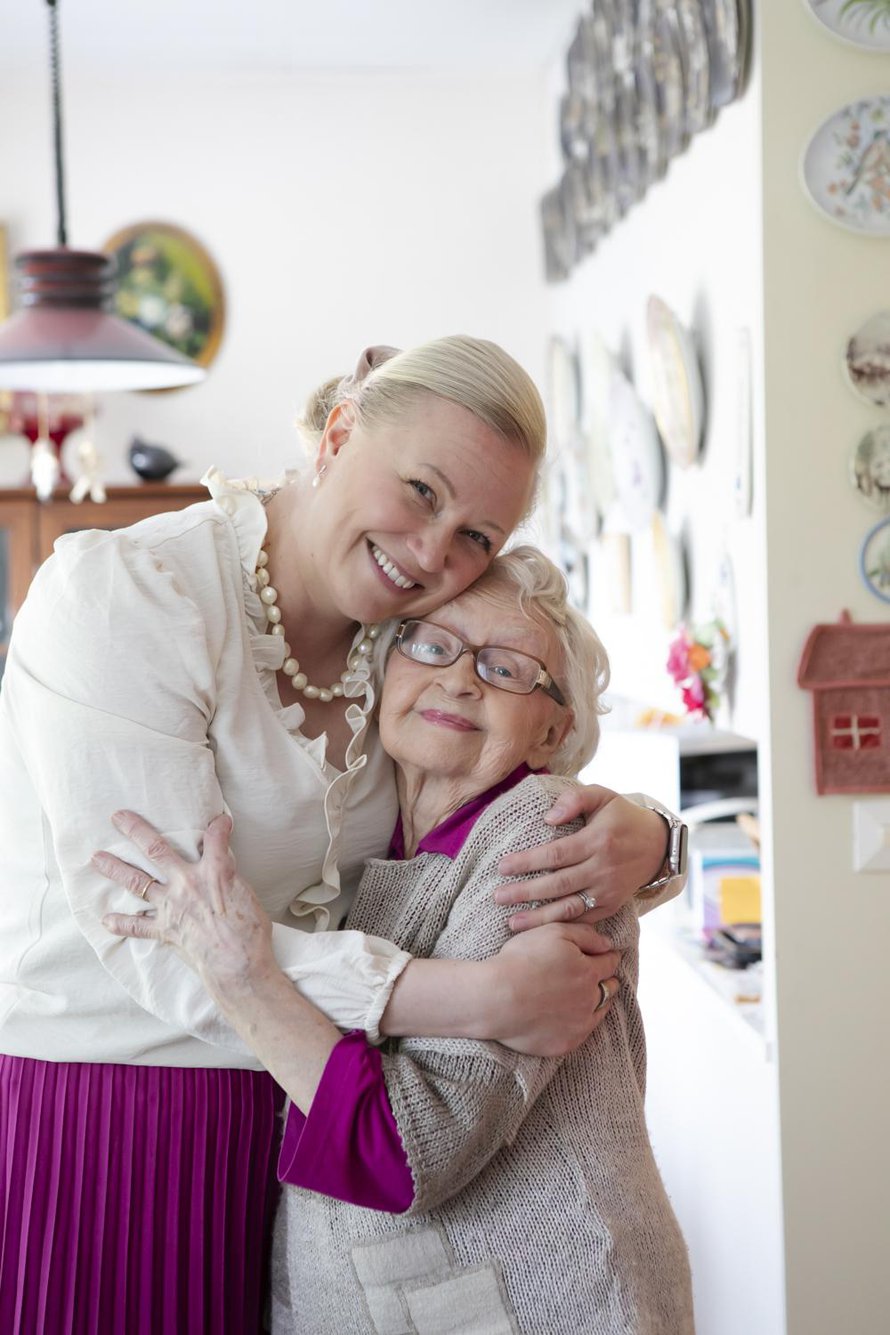 Maija on luonut sosiaalisia suhteita koko elämänsä. "Hän on hyvä esimerkki siitä, että kaikki vanhukset eivät ole yksinäisiä", pojantytär Hanna sanoo.